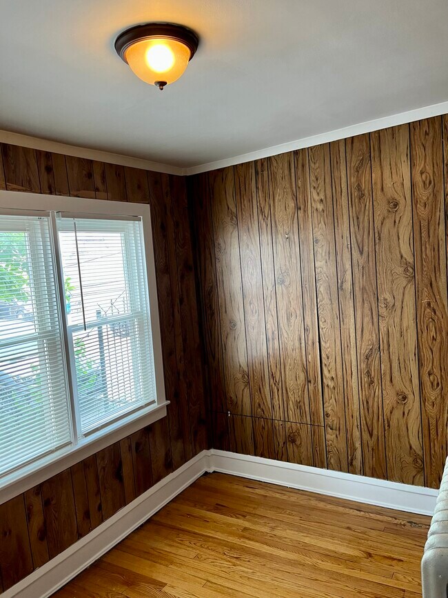 Office - 4344 N Albany Ave