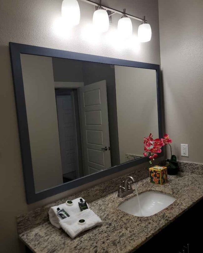 Building Photo - 2017 Al Lipscomb Way