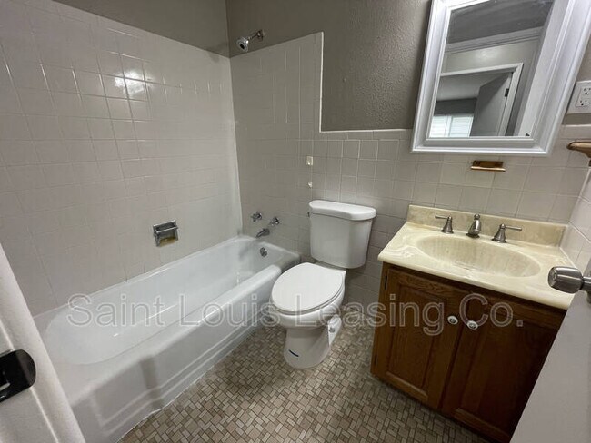 Building Photo - 1265 St Anthony Ln