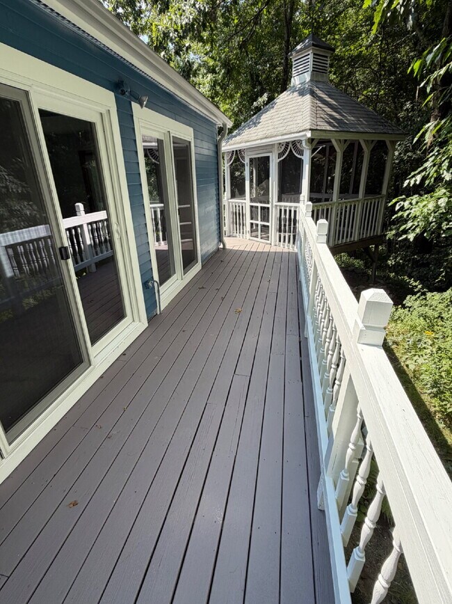Building Photo - 2-Bedroom, 2-Bath Single-Family Home with Oversized Garage – Hudson, NH