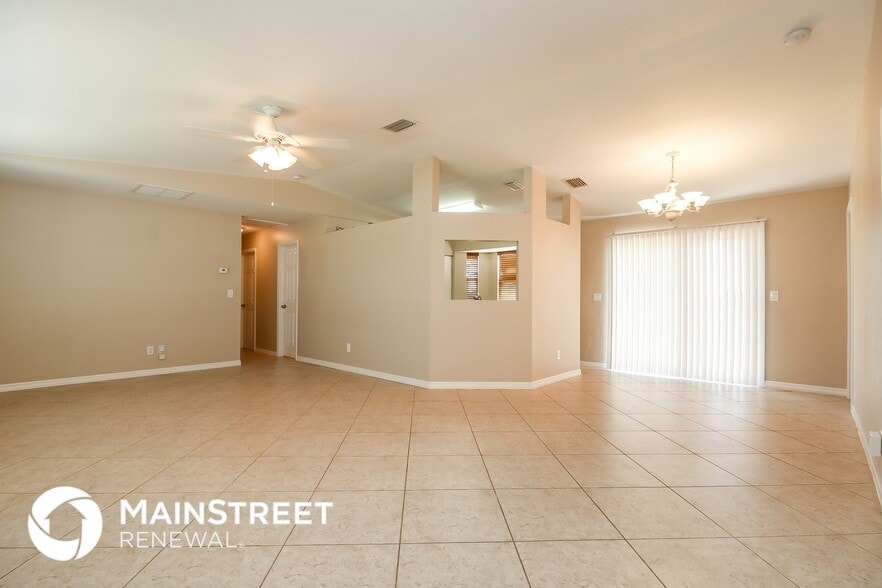 Building Photo - 721 NW Douglas Cir