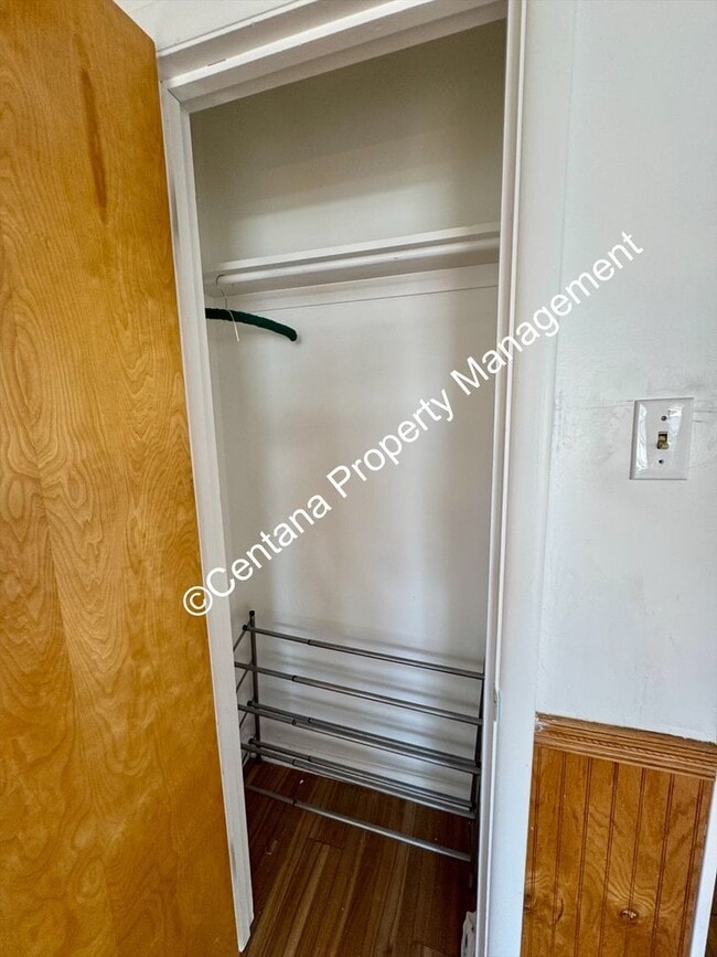 Building Photo - 2 Bedroom House on the Flats with a finish...