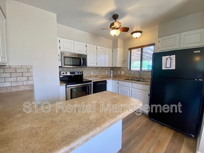 Building Photo - 1075 1400 W St