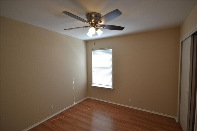 Building Photo - 200 Lombard Dr