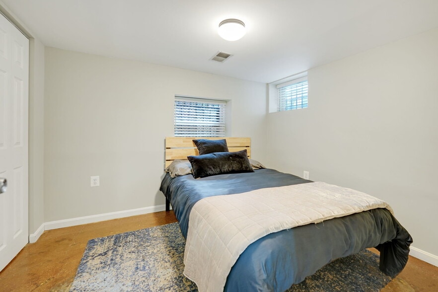 Building Photo - 520 Lamont St NW