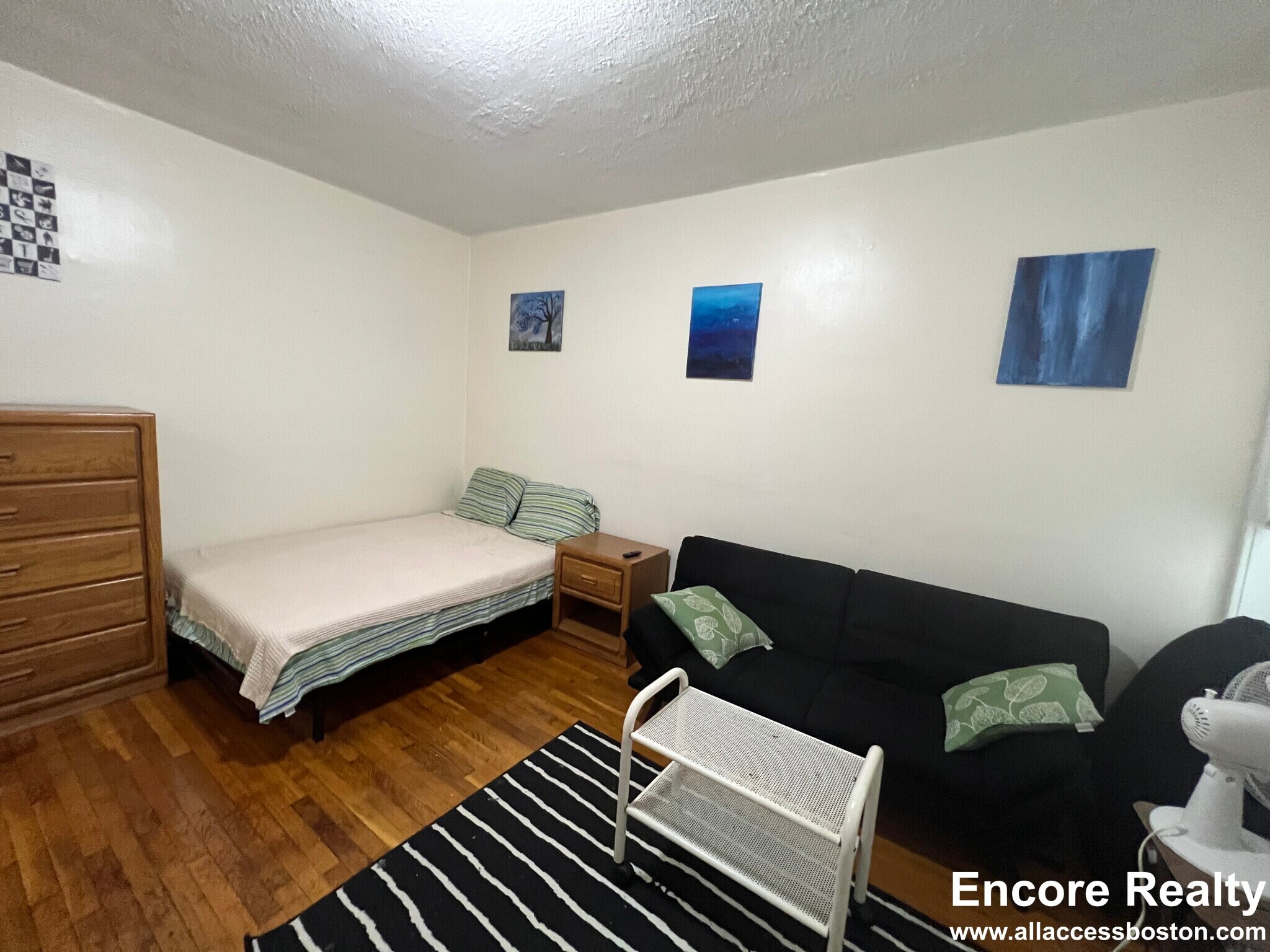 Building Photo - 364 Riverway