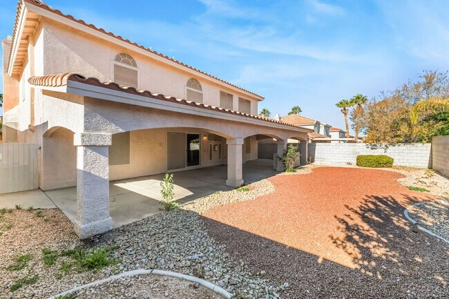 Building Photo - 5 bedroom home in Silverado Ranch area low upkeep yard