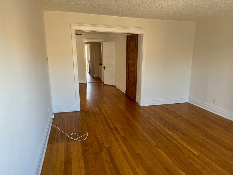 Living Room looking into Dining Room - 1333 W Foster Ave