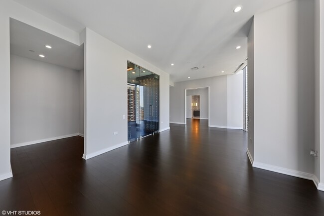Building Photo - 4 E Elm St