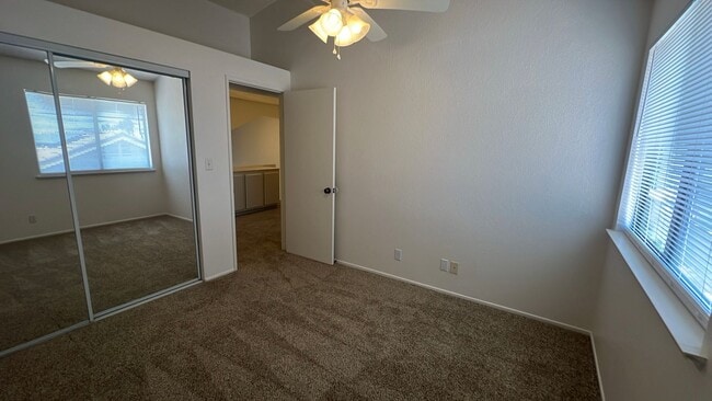 Building Photo - West Palmdale Home