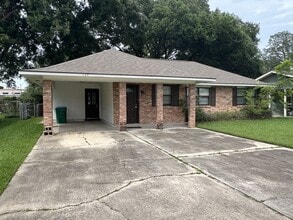 Building Photo - HEART OF DENHAM SPRINGS!