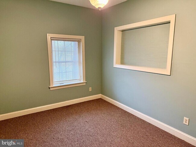 Building Photo - 101 King St