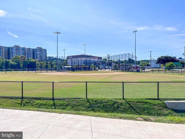 Building Photo - 3028 S Abingdon St
