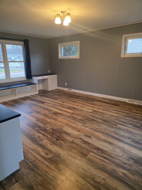 Building Photo - 244 Broadway St E