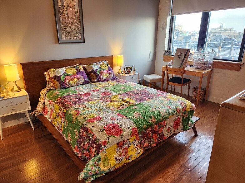 Master Bedroom - 1601 W School St