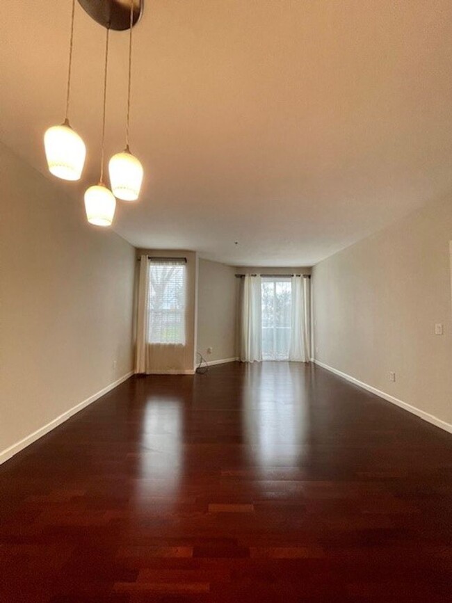 Building Photo - 2 Bedroom, 2 Bath - Second Floor, San Jose...