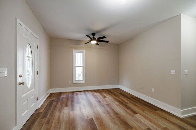 Building Photo - 185 Bloomfield St