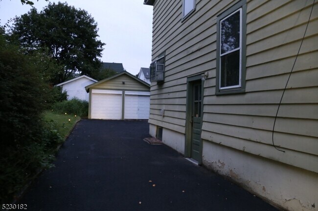 Building Photo - 43 Cypress St