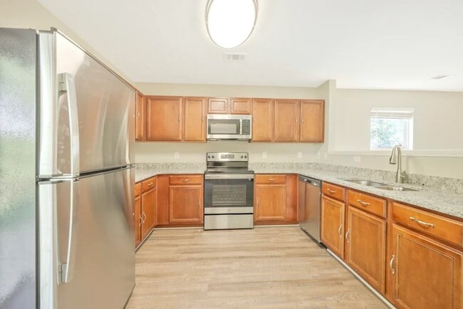 Building Photo - 2888 Creekbend Dr