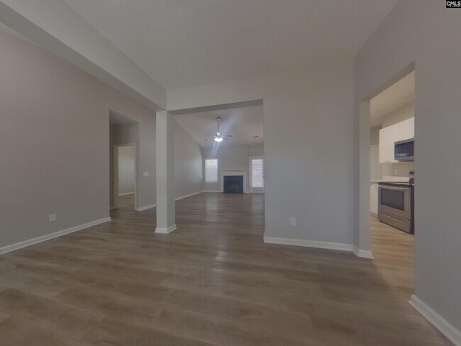 Building Photo - 111 Glendevon Way