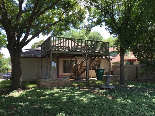 Building Photo - Towne Lake - Amazing Lake Views!