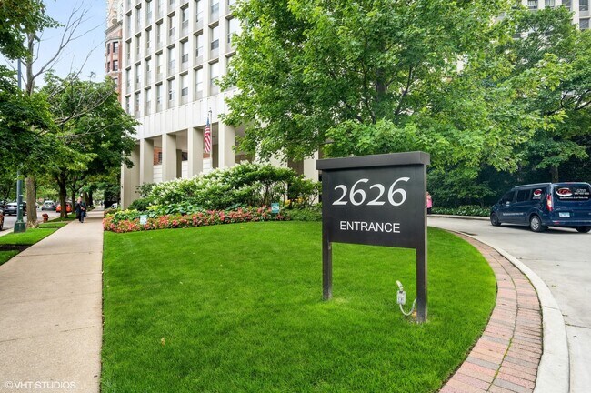 Primary Photo - 2626 N Lakeview Ave