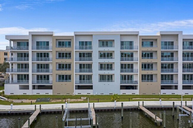 Building Photo - 1709 N Tamiami Trail