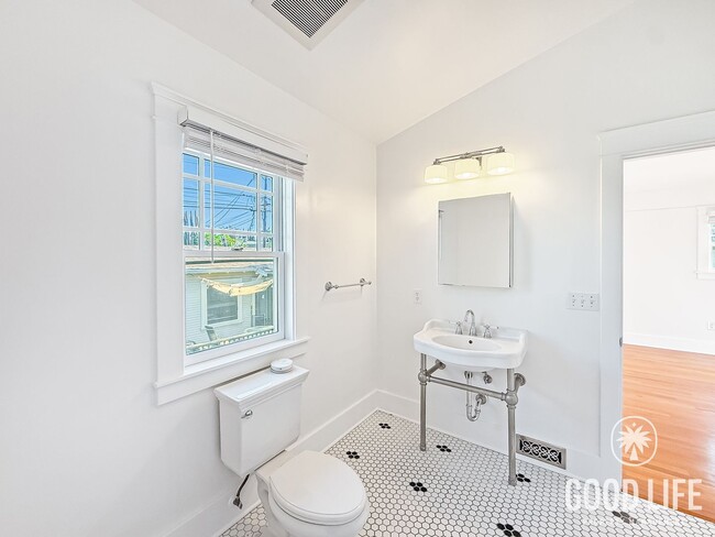 Building Photo - Alabama St