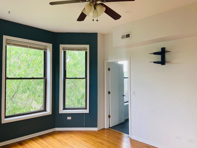 Building Photo - 1656 N Talman Ave