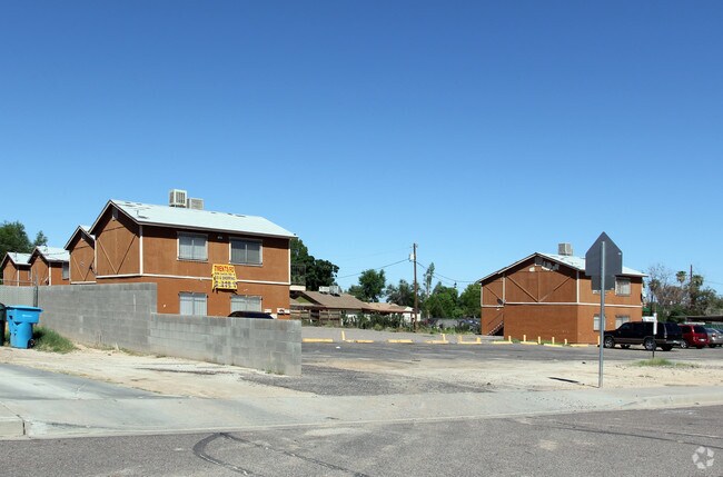 Primary Photo - 1011 Apartments