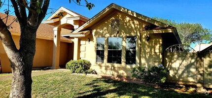Building Photo - 8505 Ficus Cir