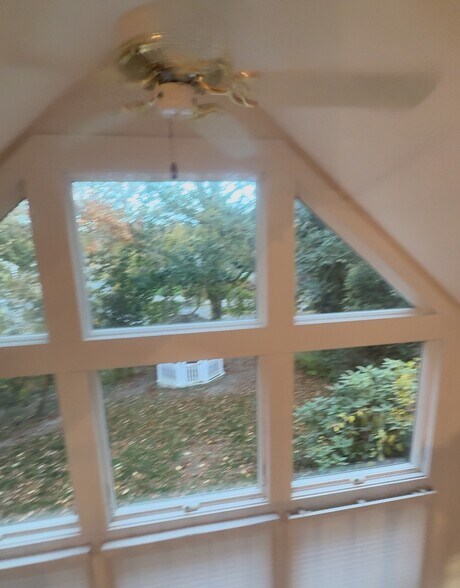 Building Photo - 94 Country Club Dr