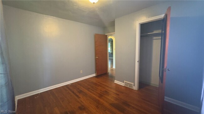 Building Photo - 86 Ferncliff Ave