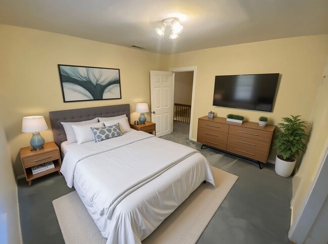 Building Photo - Advent - Gorgeous 5 Bedroom Home With Front/Backyard, Driveway & Washer/Dryer!