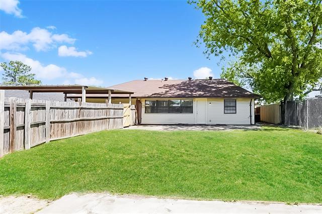 Building Photo - 2505 Trenton Dr