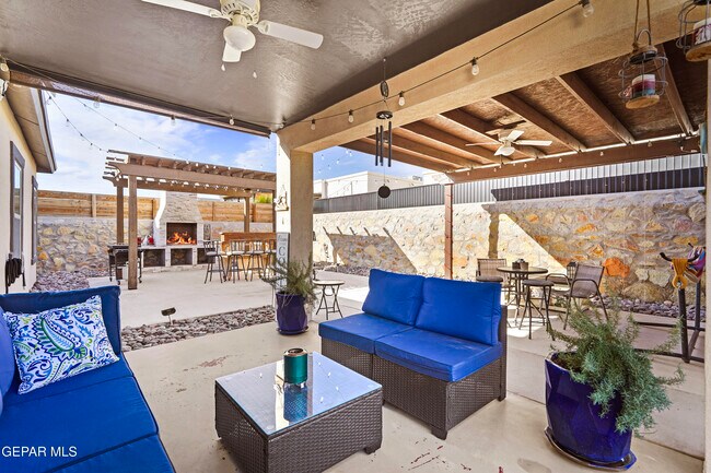 Building Photo - 12597 New Dawn Dr