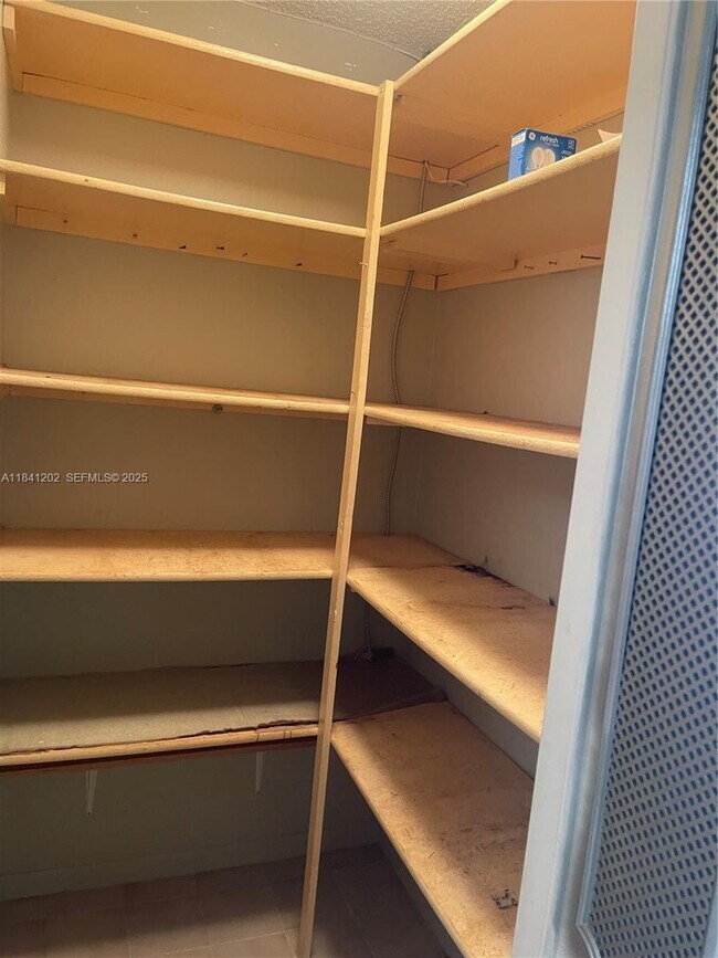 Building Photo - 3940 Inverrary Blvd