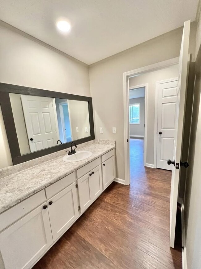 STANDARD BATHROOM - 3412 Camellia Cir