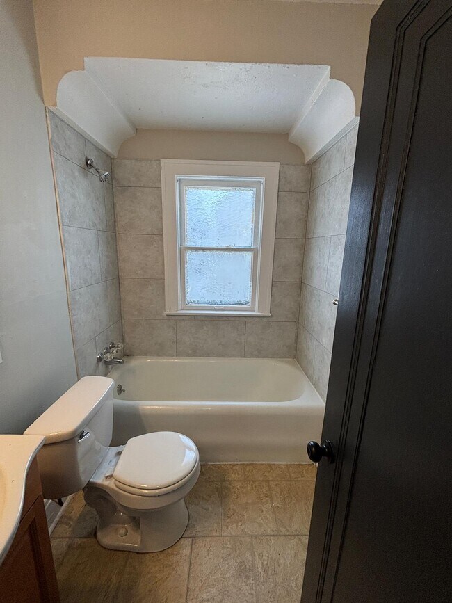 Building Photo - 15712 Cloverside Ave