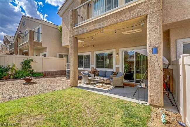 Building Photo - Gorgeous 3BR 2.5BA Townhome w/ Pool Access + Park + Private Backyard & Patio in Las Vegas