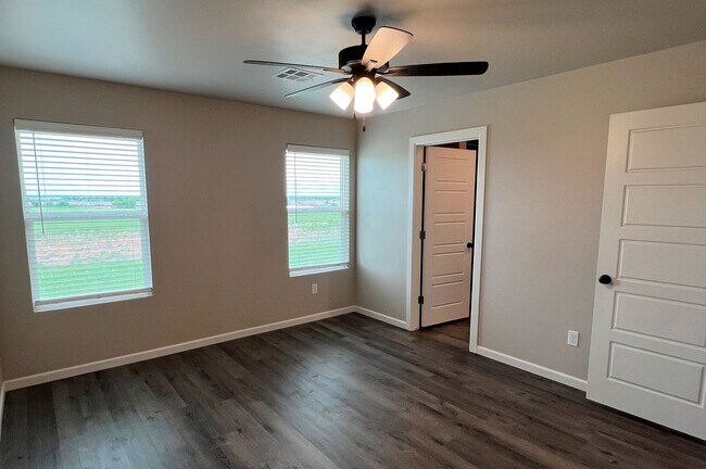 Building Photo - Townhome For Rent NW OKC!