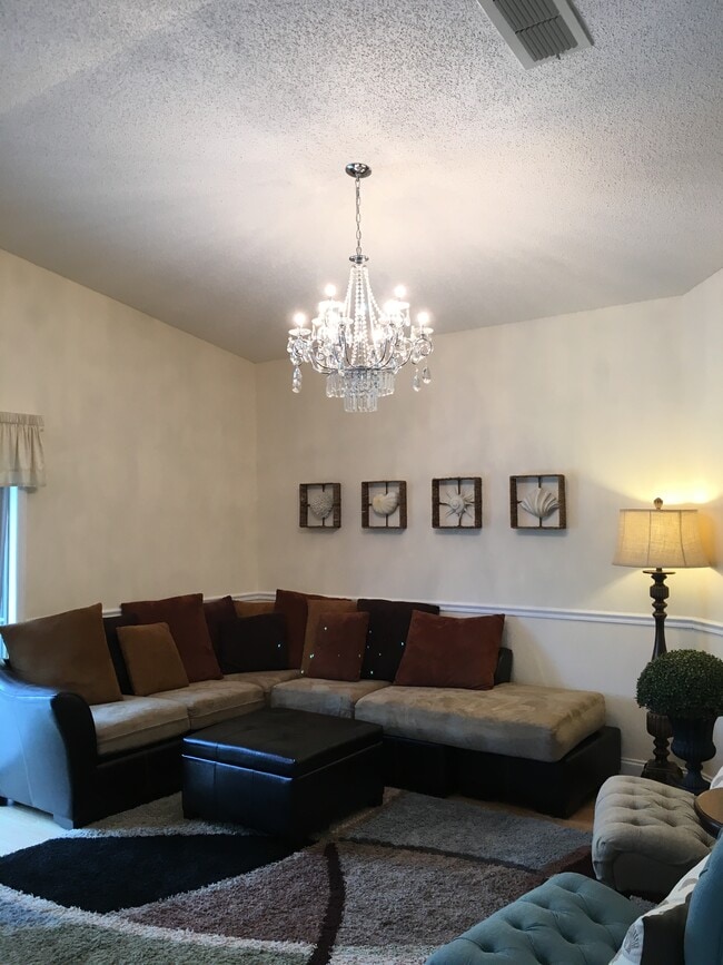 Building Photo - 2712 Stone Oak Dr