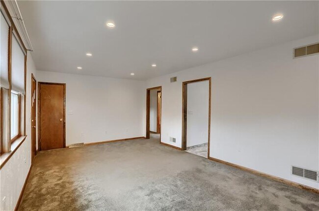 Building Photo - 316 Tarragonna St