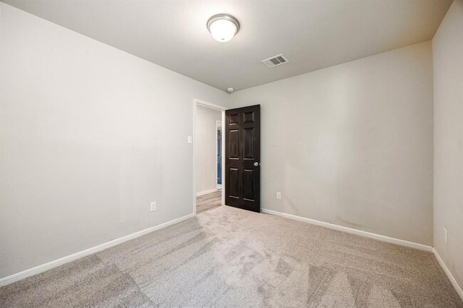 Building Photo - 22630 Rosebush Hl Rd
