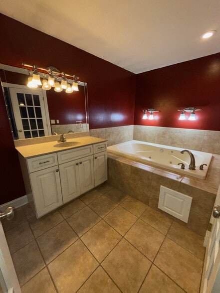 Building Photo - 111 Renee Ln