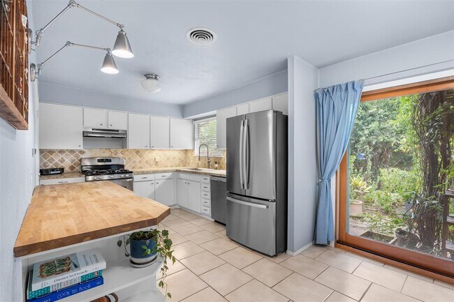 Building Photo - 6713 Haney Dr