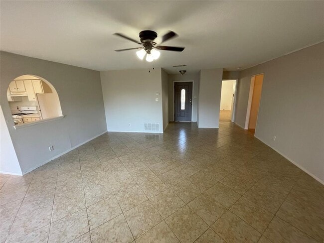 Building Photo - 12013 Swallow Dr
