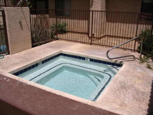 Building Photo - 1215 E Lemon St