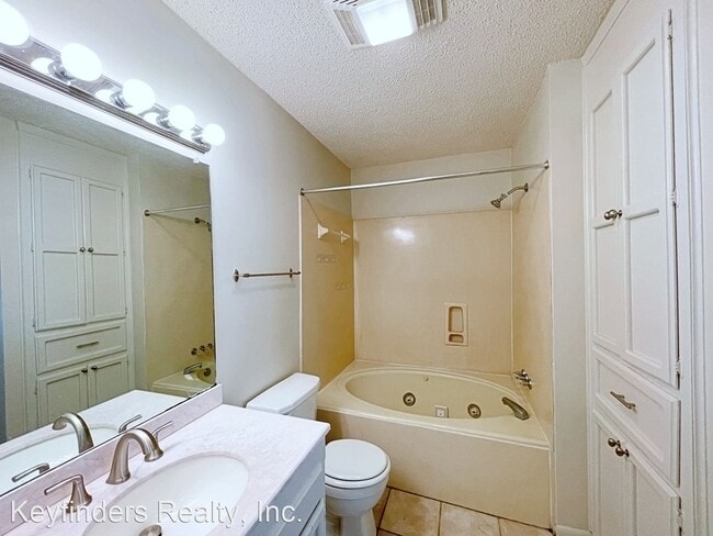 Building Photo - 1 br, 1.5 bath House - 5110 Butter Creek L...