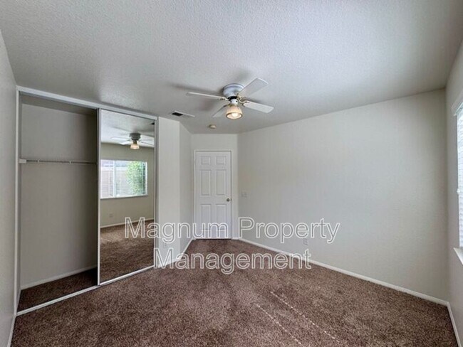 Building Photo - 687 Black Oak Cir